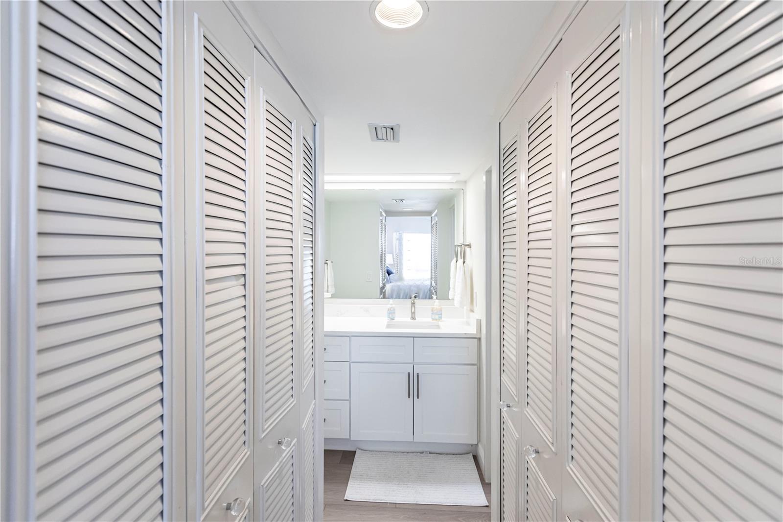 1055 W Peppertree Dr #106aa Property Photo 11
