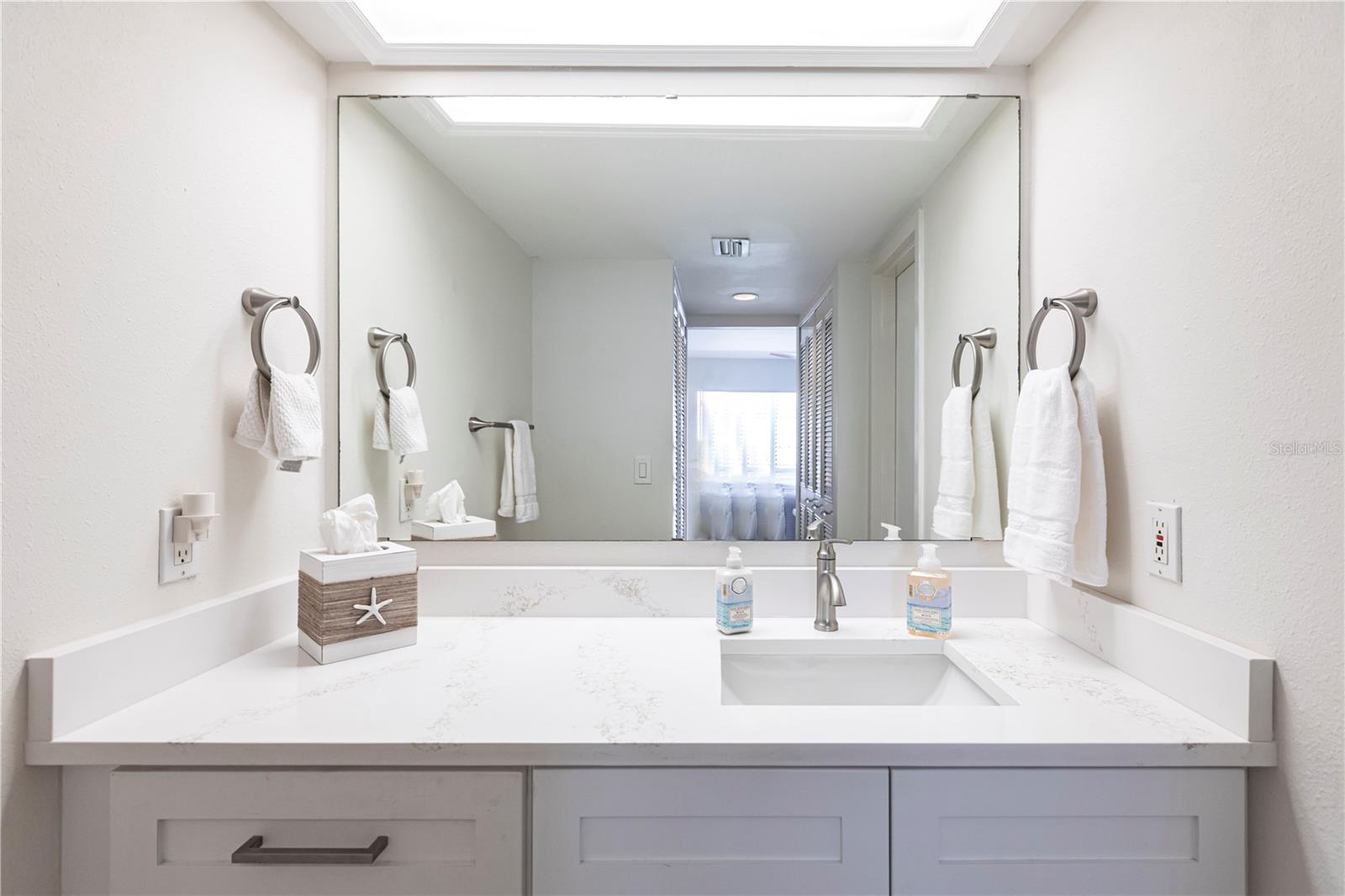 1055 W Peppertree Dr #106aa Property Photo 12