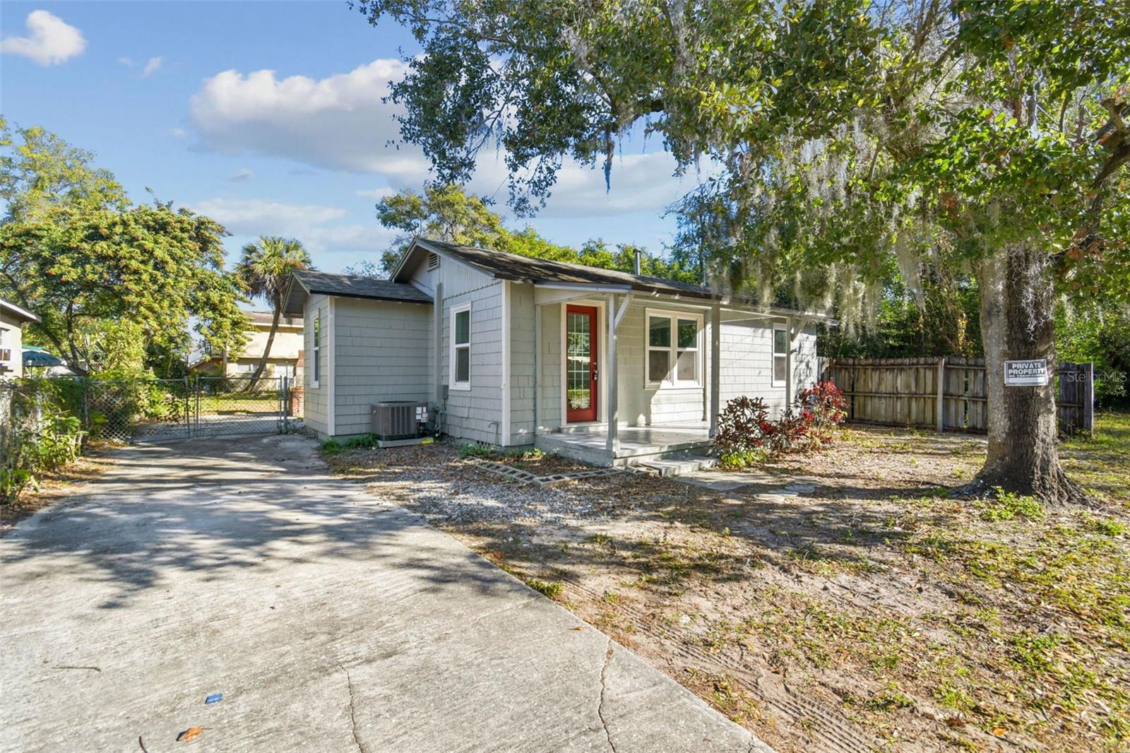 2308 Everett St Property Photo 2