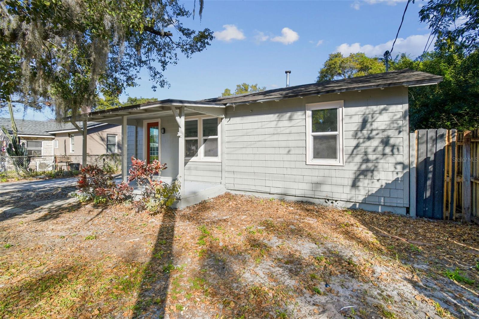 2308 Everett St Property Photo 4