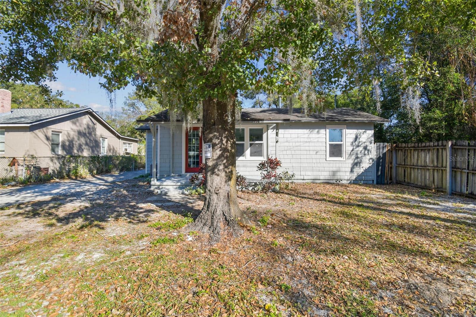 2308 Everett St Property Photo 6
