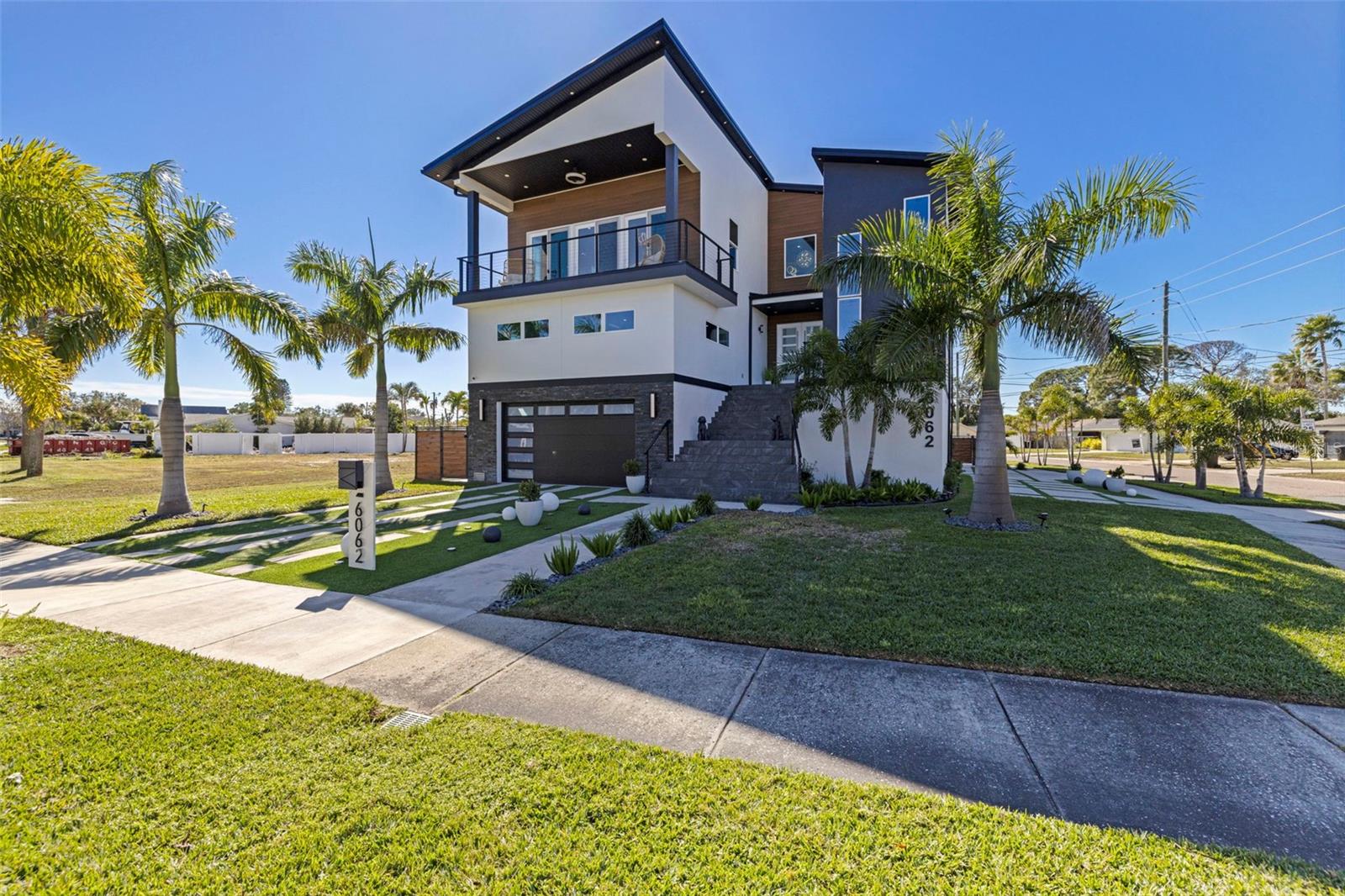6062 Bayou Grande Blvd Ne Property Photo 1