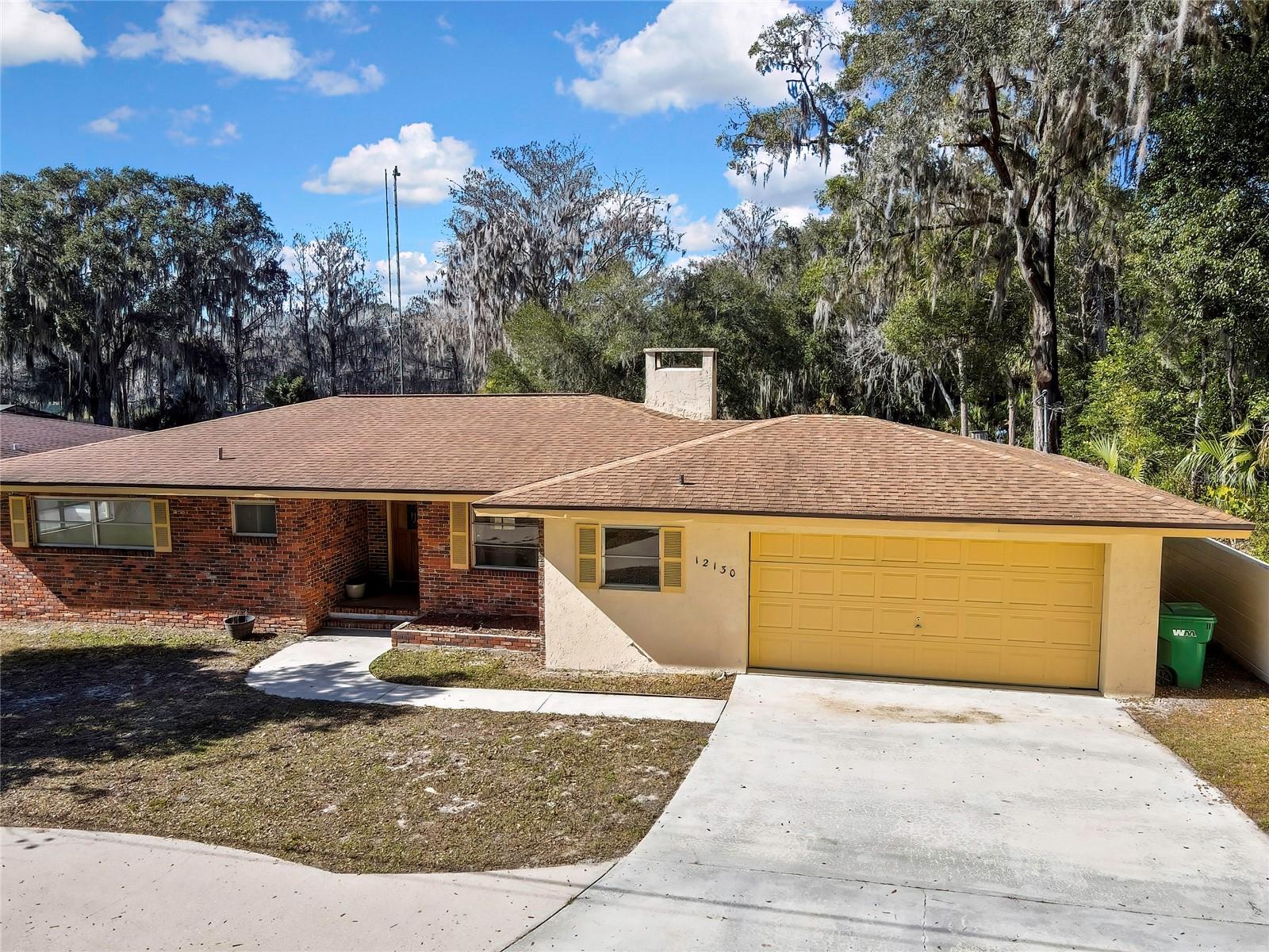 12130 Maple St Property Photo 3