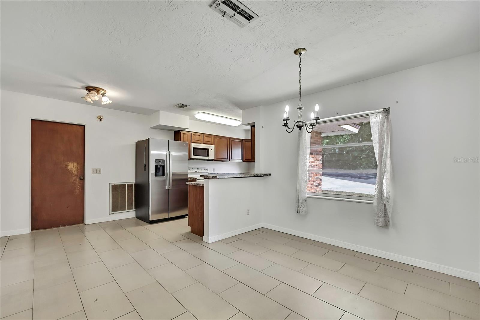 12130 Maple St Property Photo 6