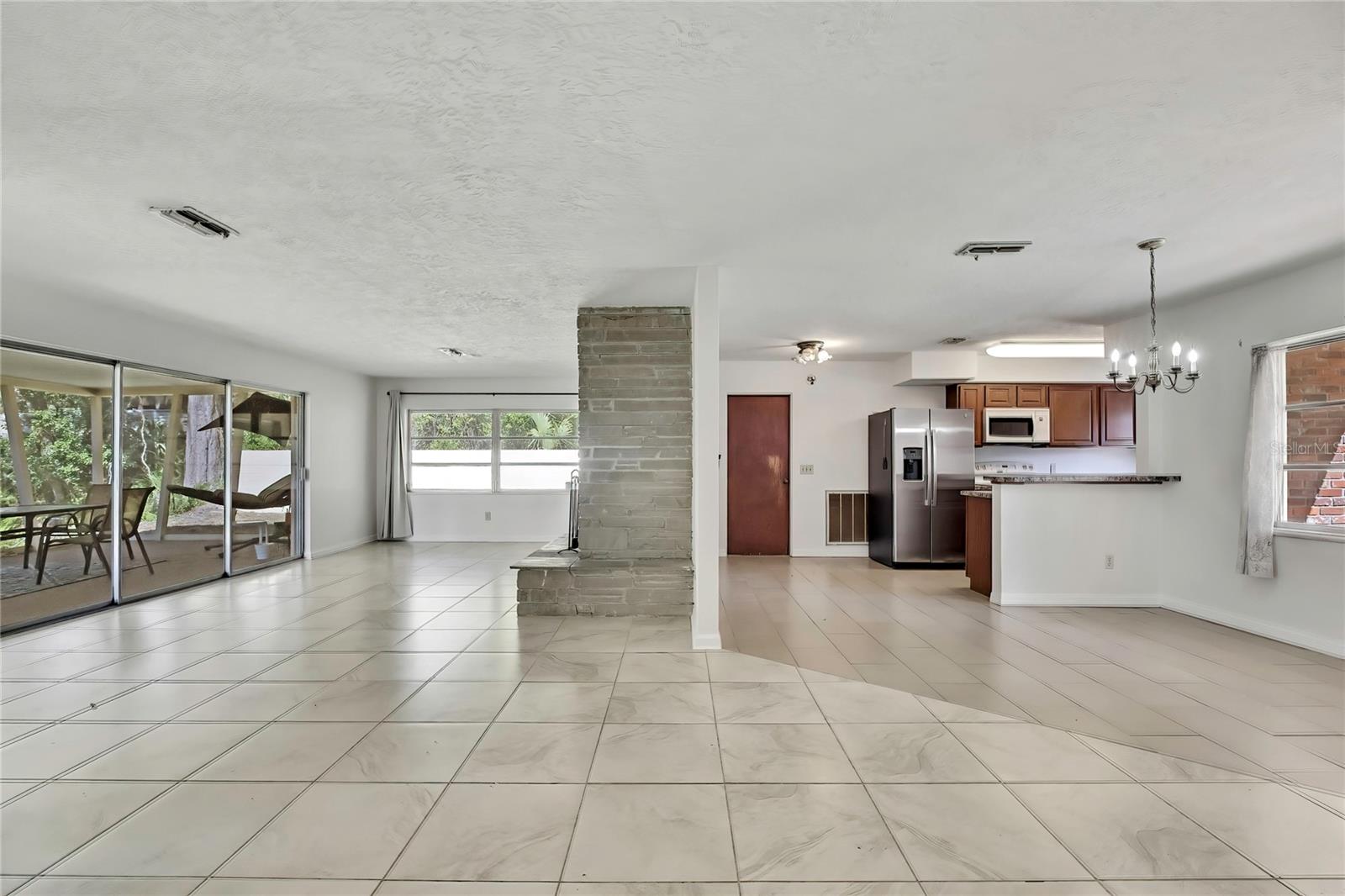 12130 Maple St Property Photo 7