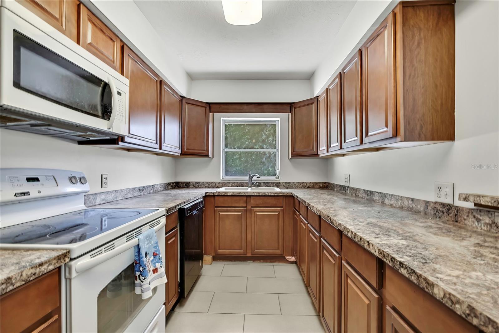 12130 Maple St Property Photo 8
