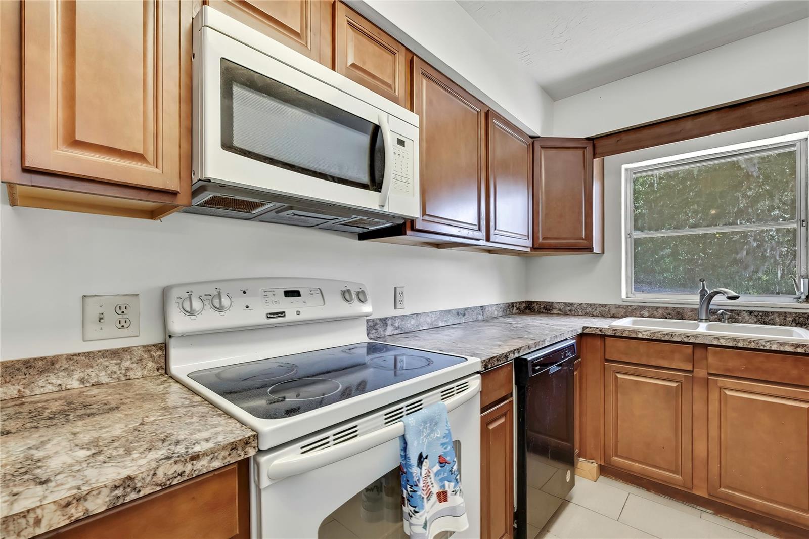 12130 Maple St Property Photo 9