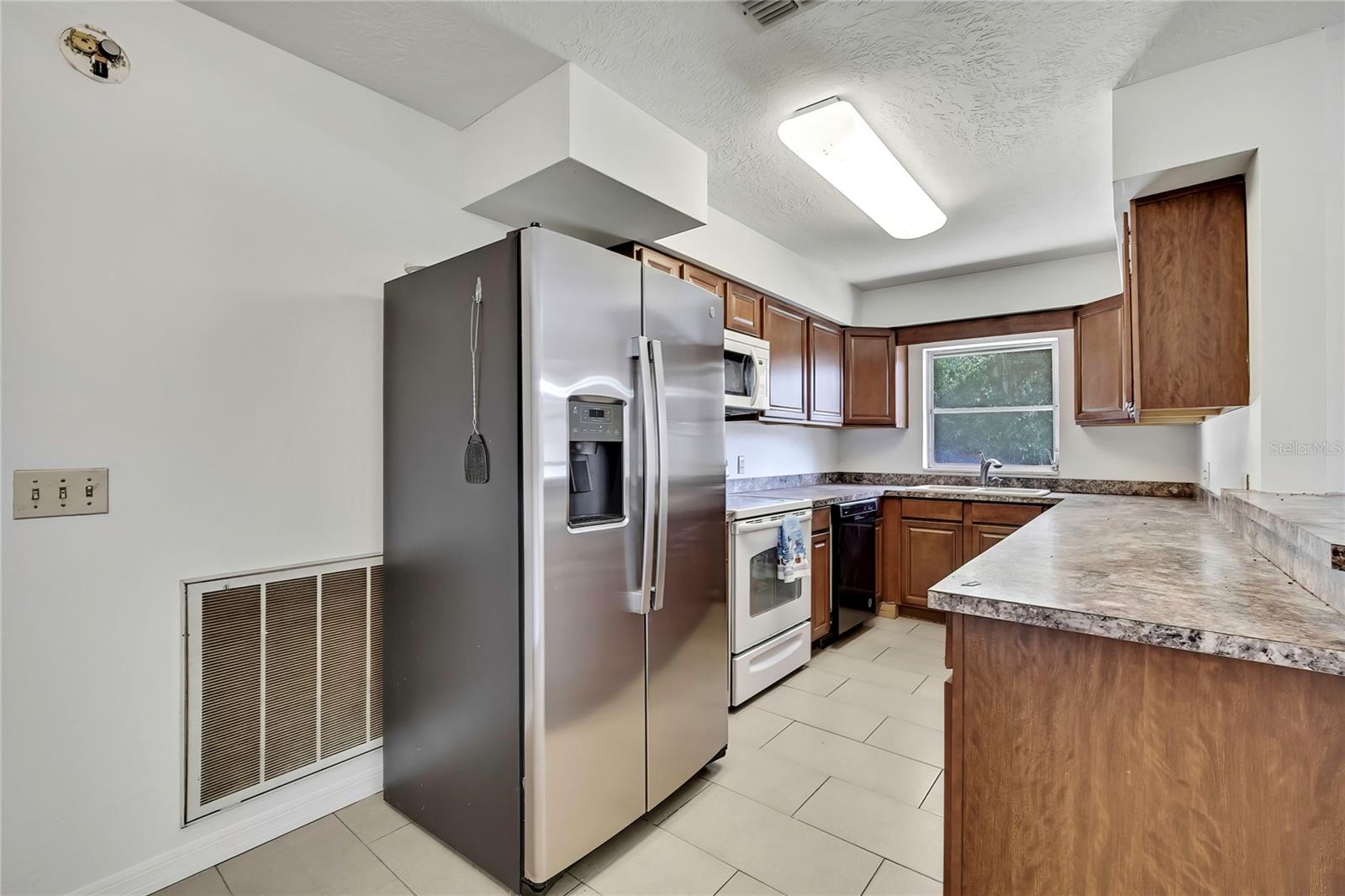12130 Maple St Property Photo 11