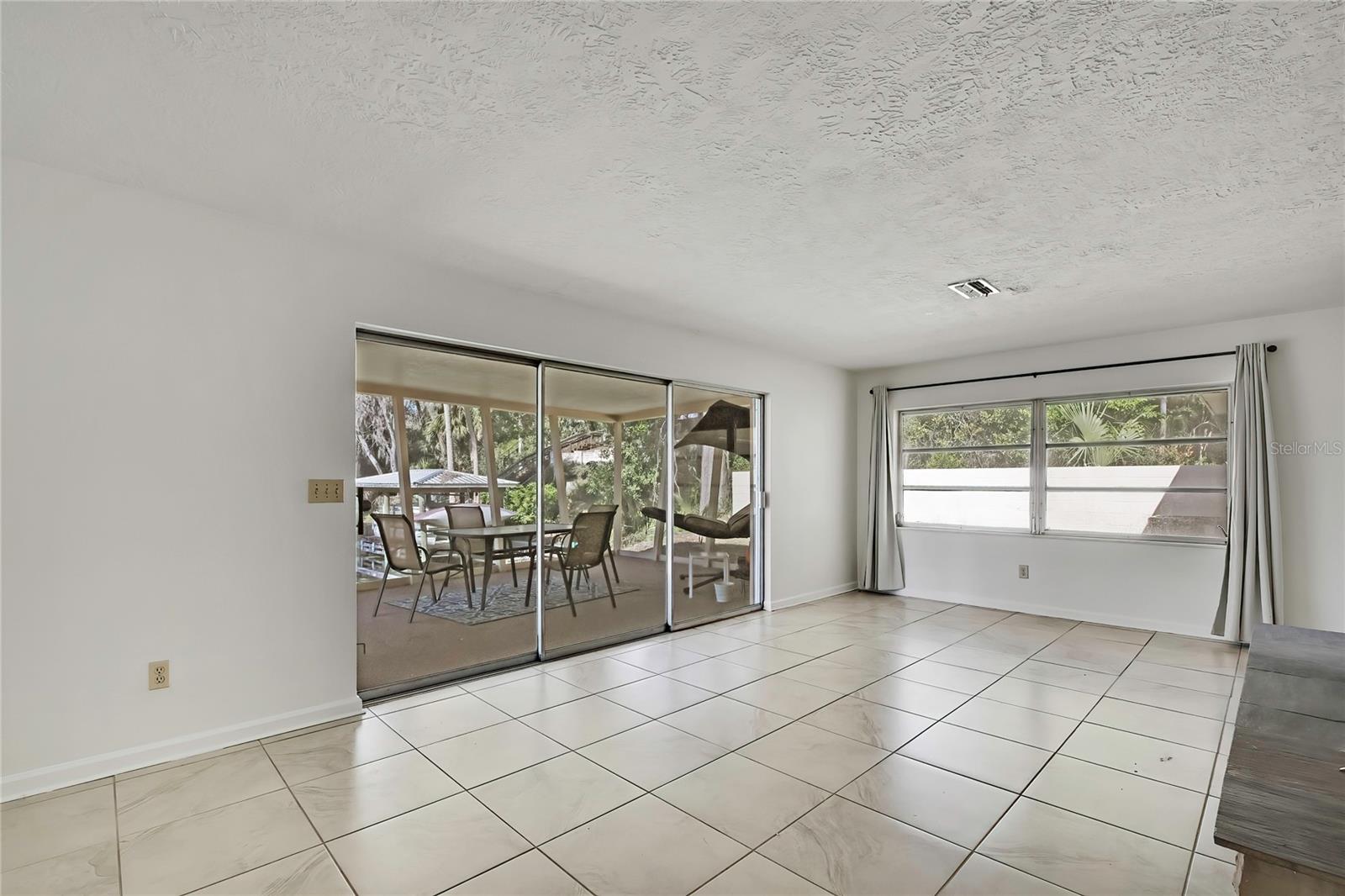 12130 Maple St Property Photo 18