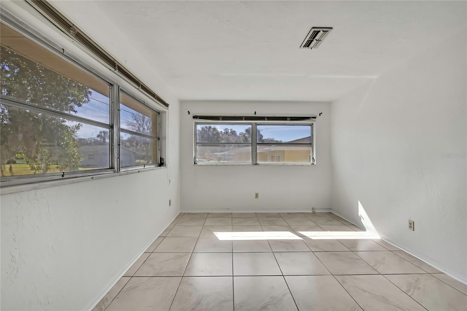 12130 Maple St Property Photo 34