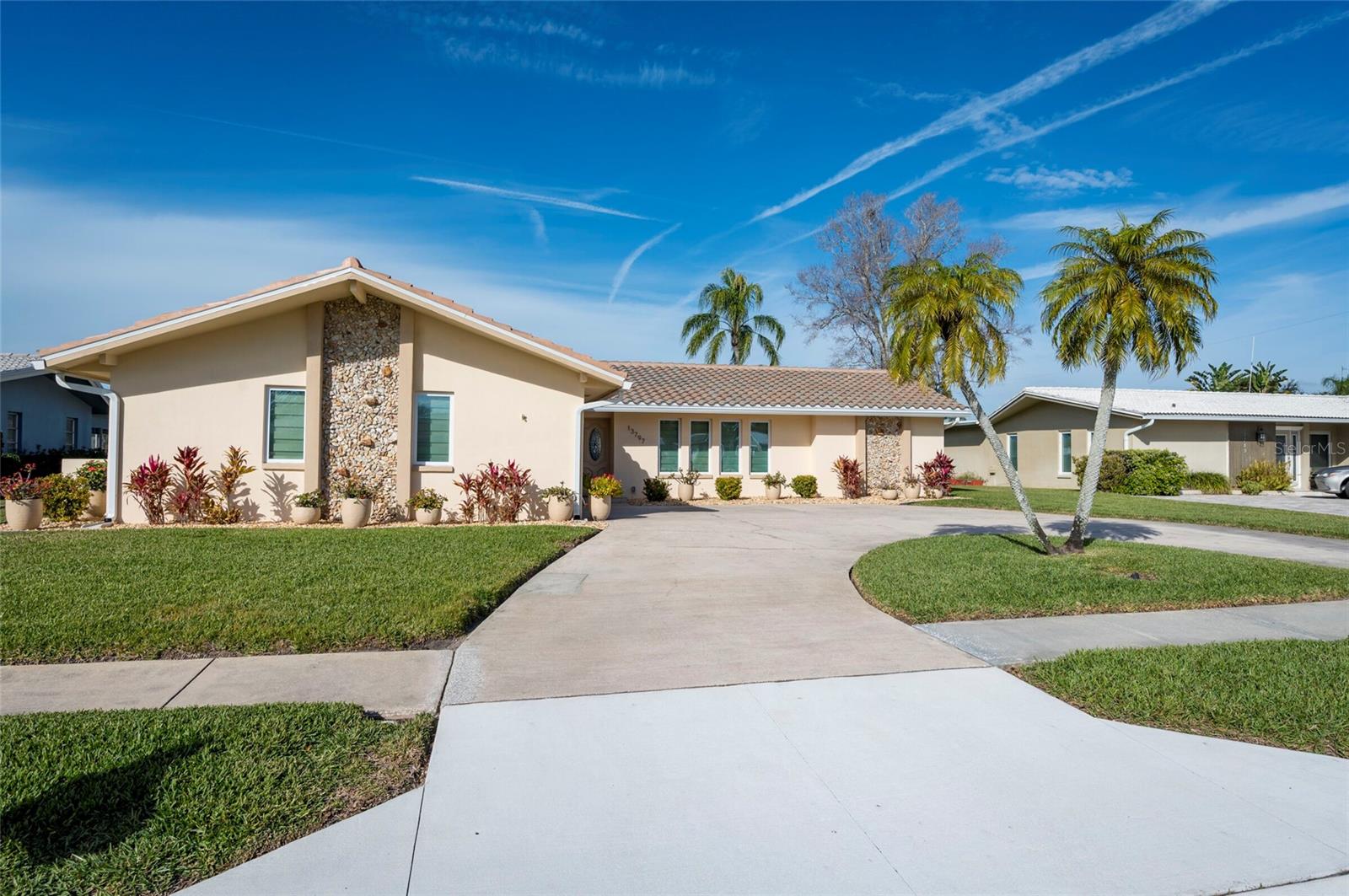 13797 Pinecrest Dr Property Photo 1