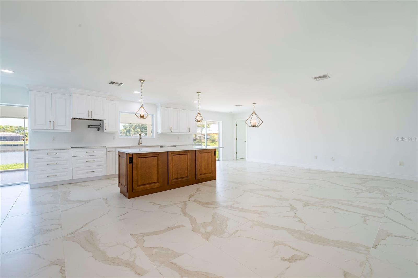 13797 Pinecrest Dr Property Photo 3