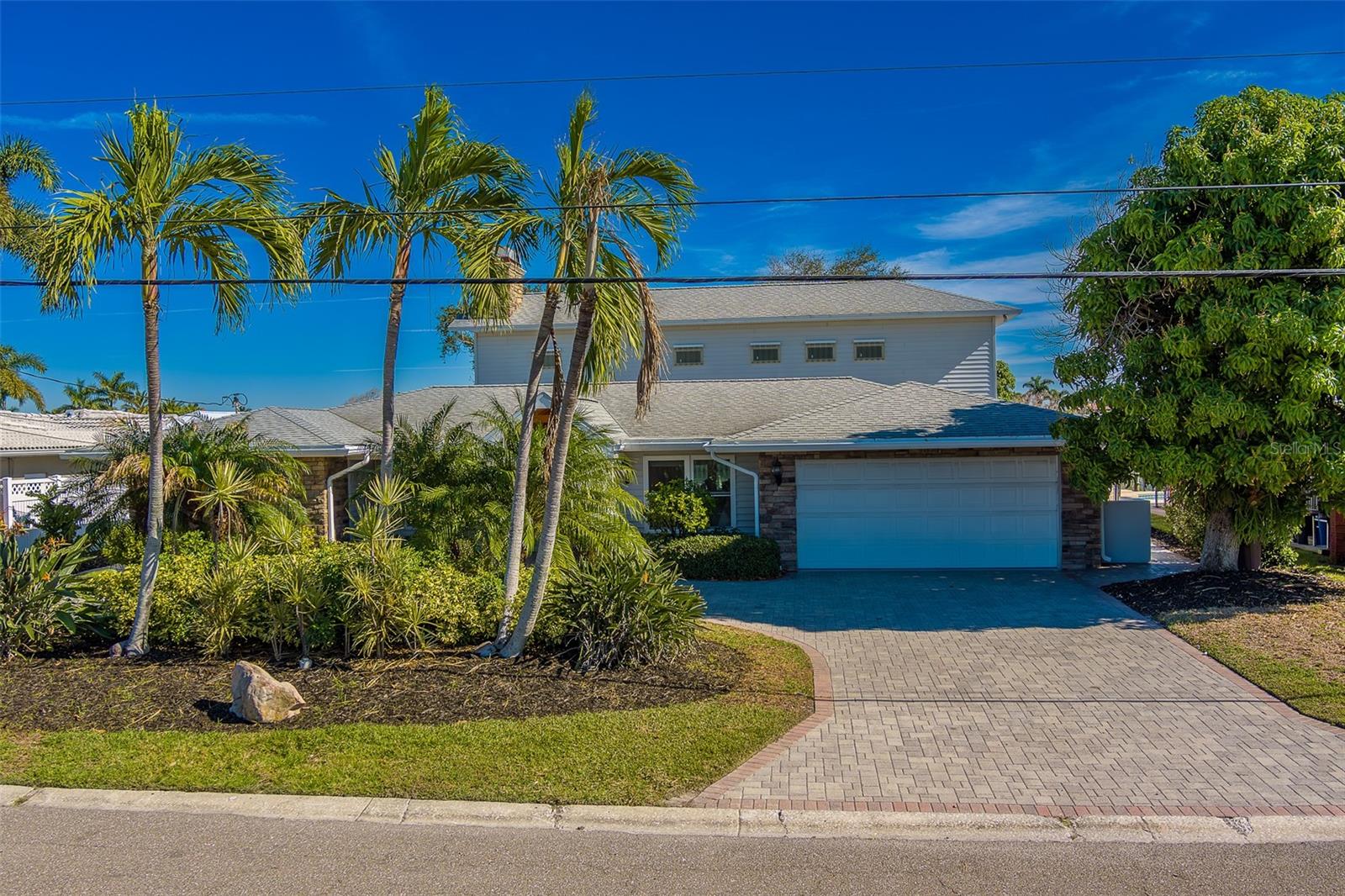 207 Midway Is Property Photo 1