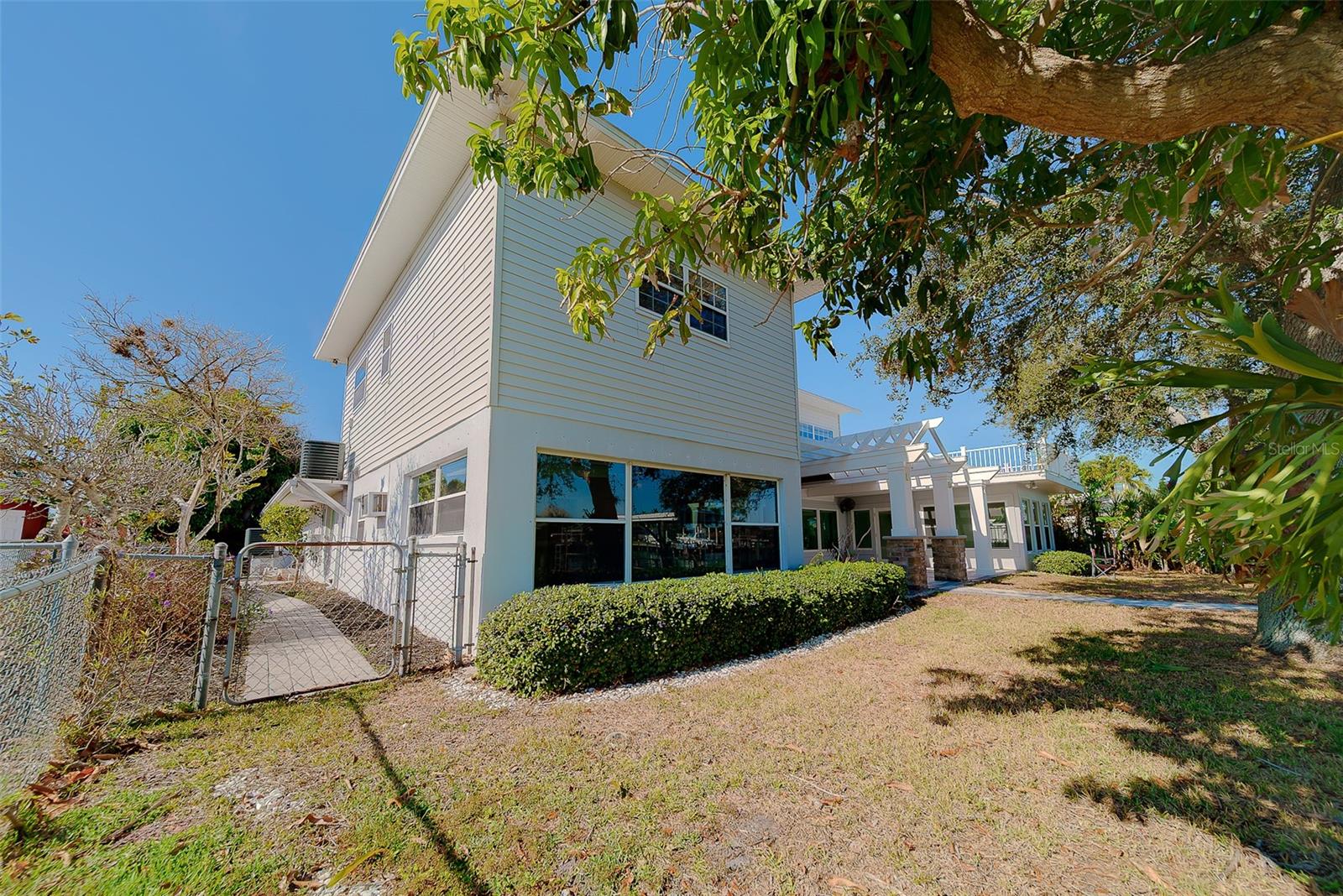 207 Midway Is Property Photo 35
