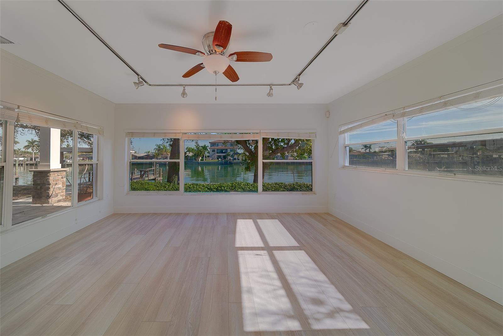 207 Midway Is Property Photo 37