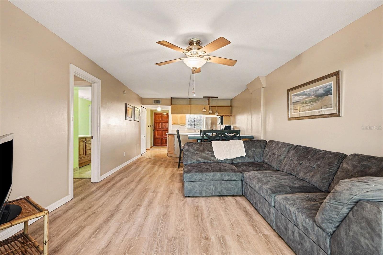 303 Tarpon Pt Property Photo 5