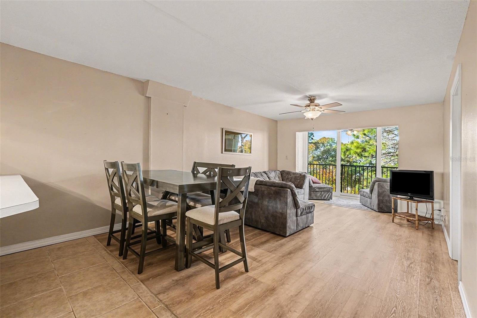 303 Tarpon Pt Property Photo 7