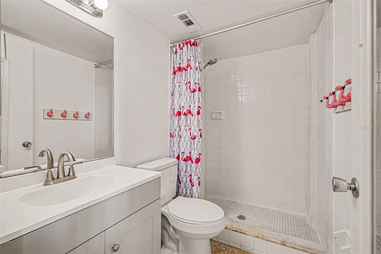 303 Tarpon Pt Property Photo 11