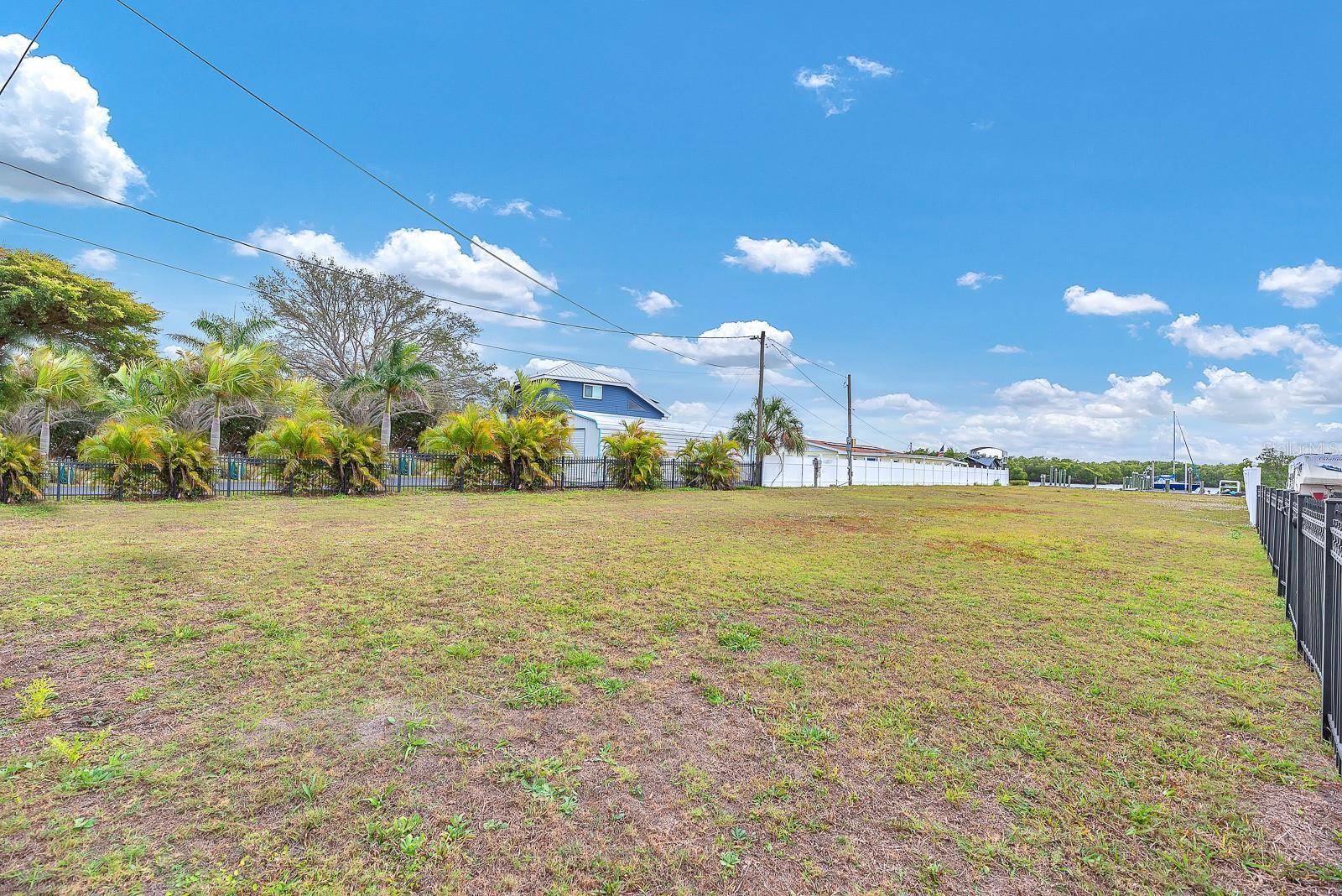 3304 W Shell Point Rd Property Photo 5