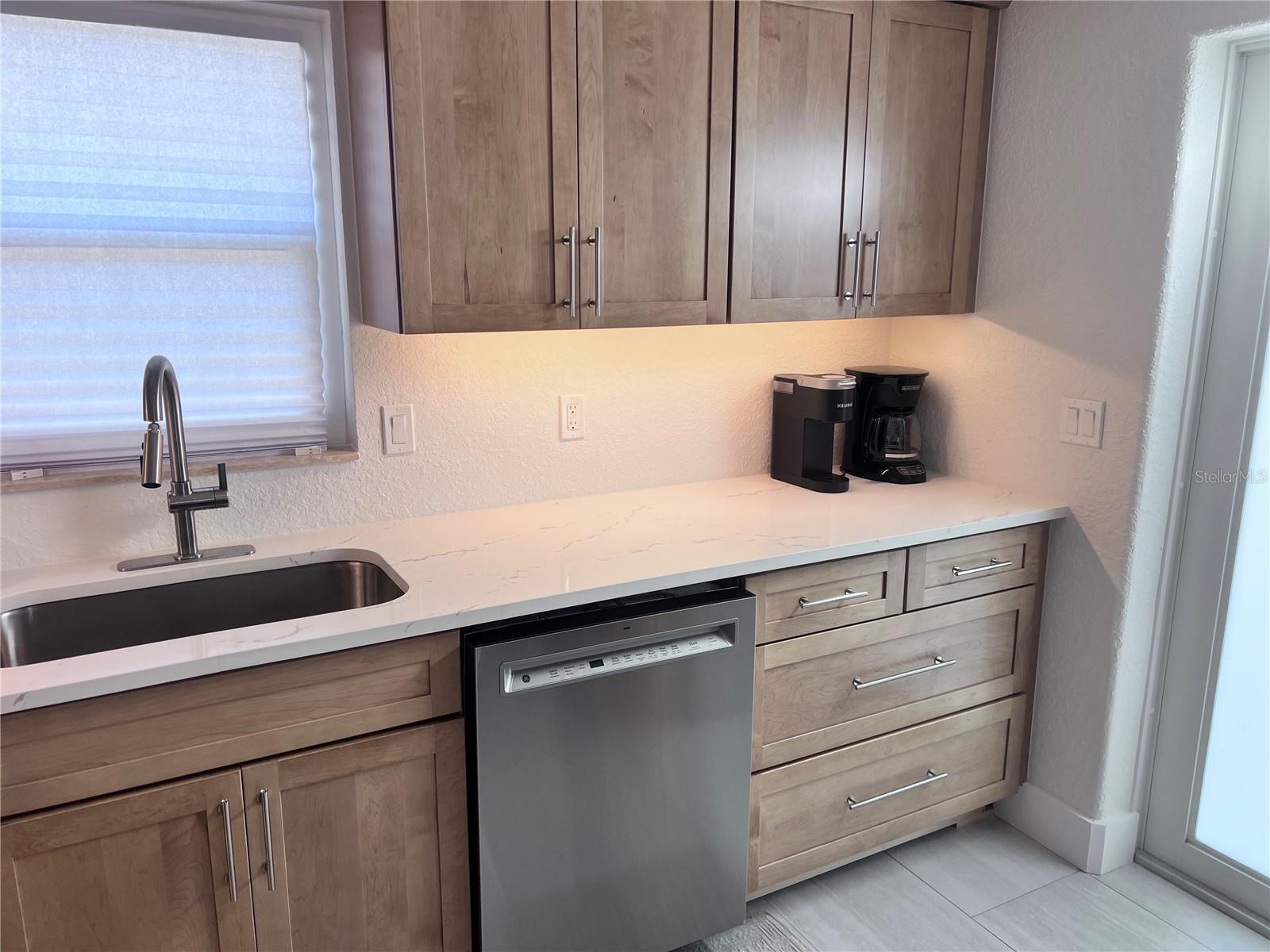 6154 Midnight Pass Rd #b06 Property Photo 5