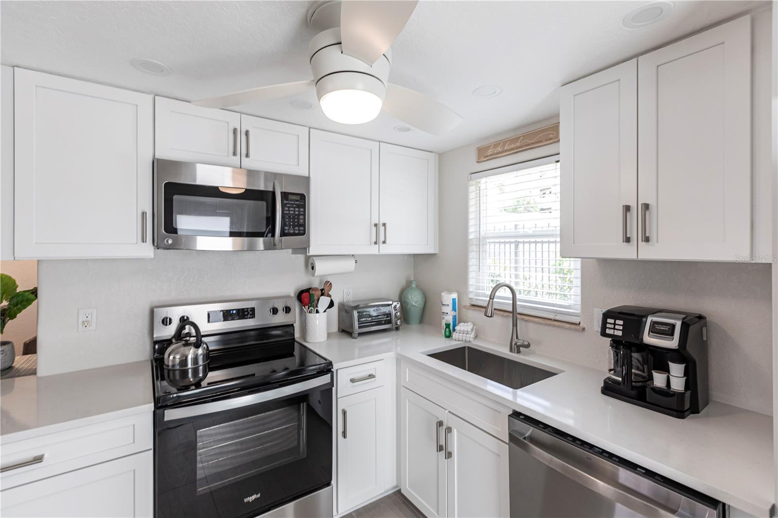 6154 Midnight Pass Rd #d15 Property Photo 10