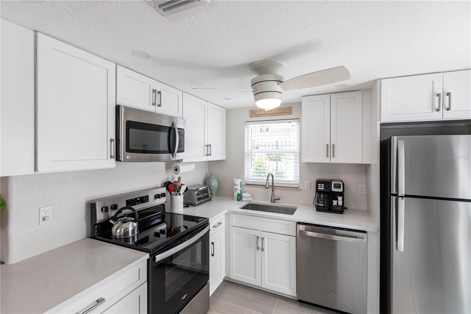 6154 Midnight Pass Rd #d15 Property Photo 11
