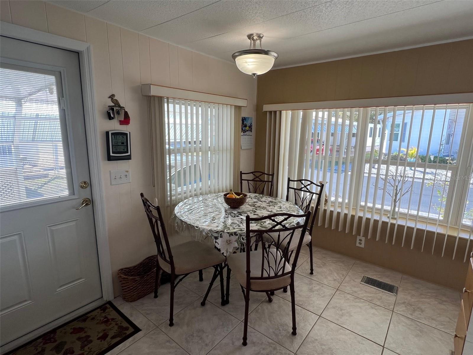37 Pindo Palm St W Property Photo 6