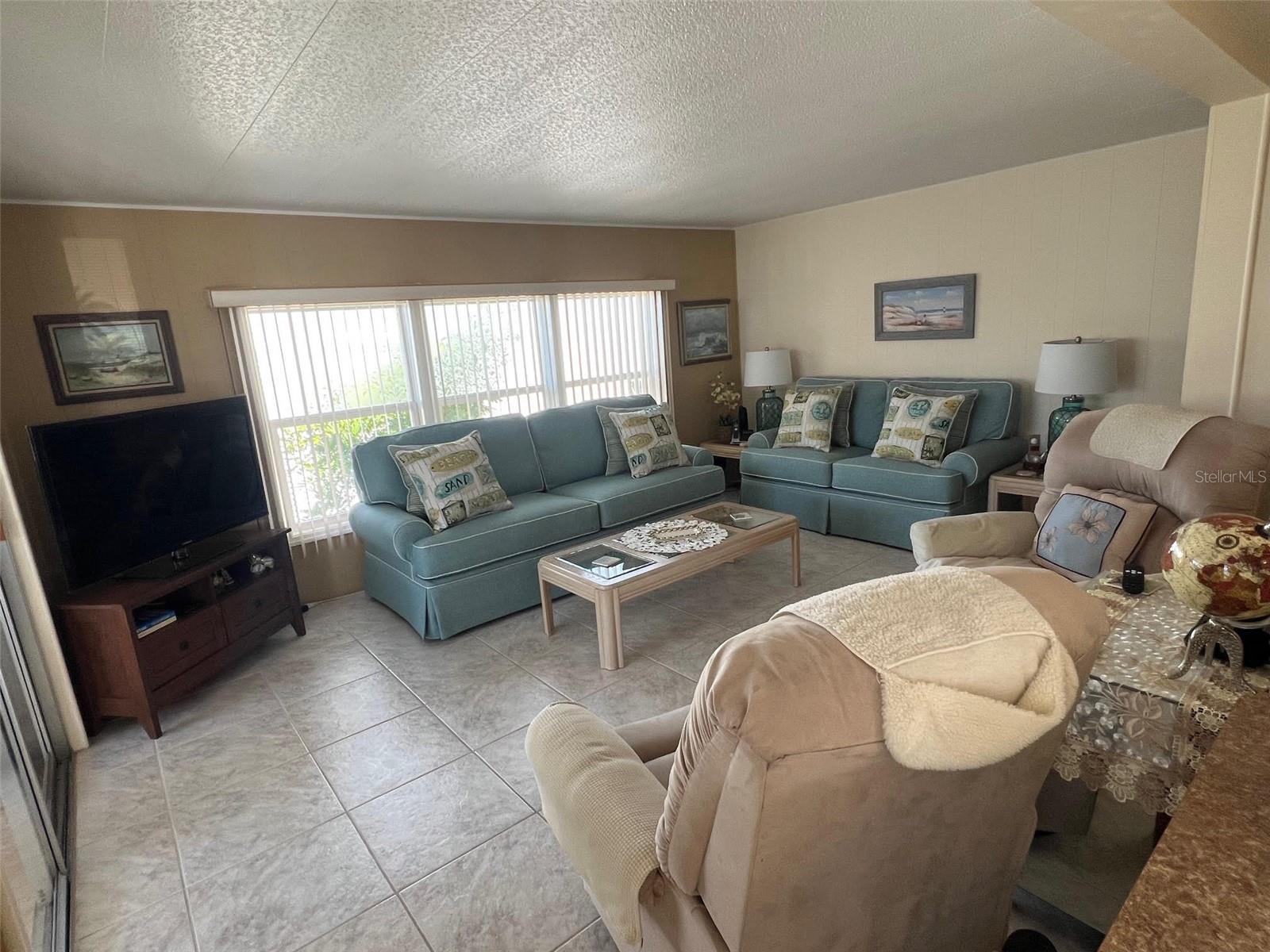 37 Pindo Palm St W Property Photo 8