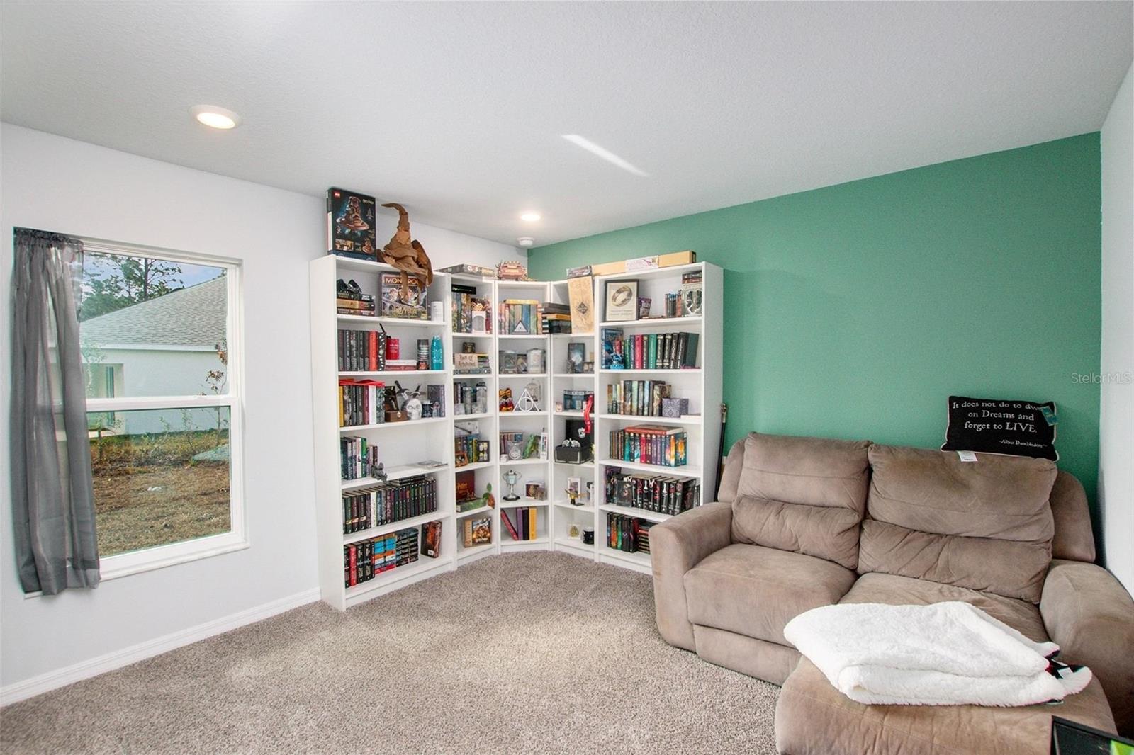 128 Cypress Blvd E Property Photo 8