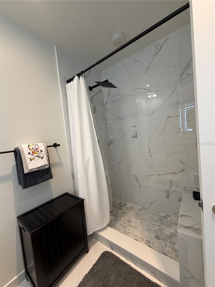 1227 E Madison St #601 Property Photo 7