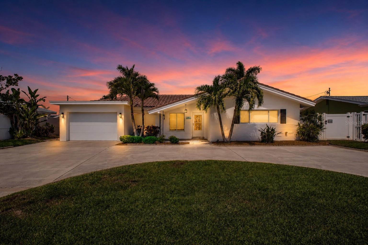 2220 E Vina Del Mar Blvd Property Photo 1