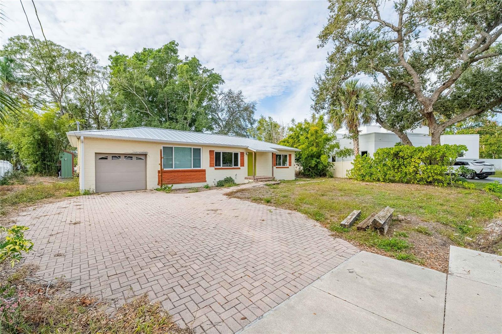 6213 Sanders Dr Property Photo 1