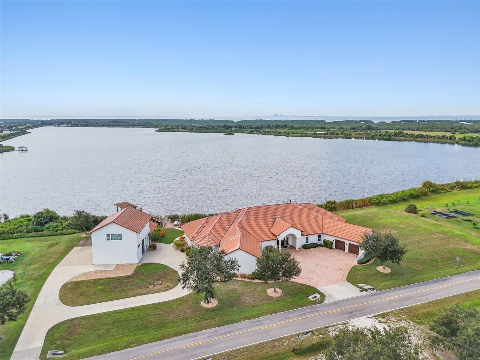 3215 Gulf City Rd Property Photo 2