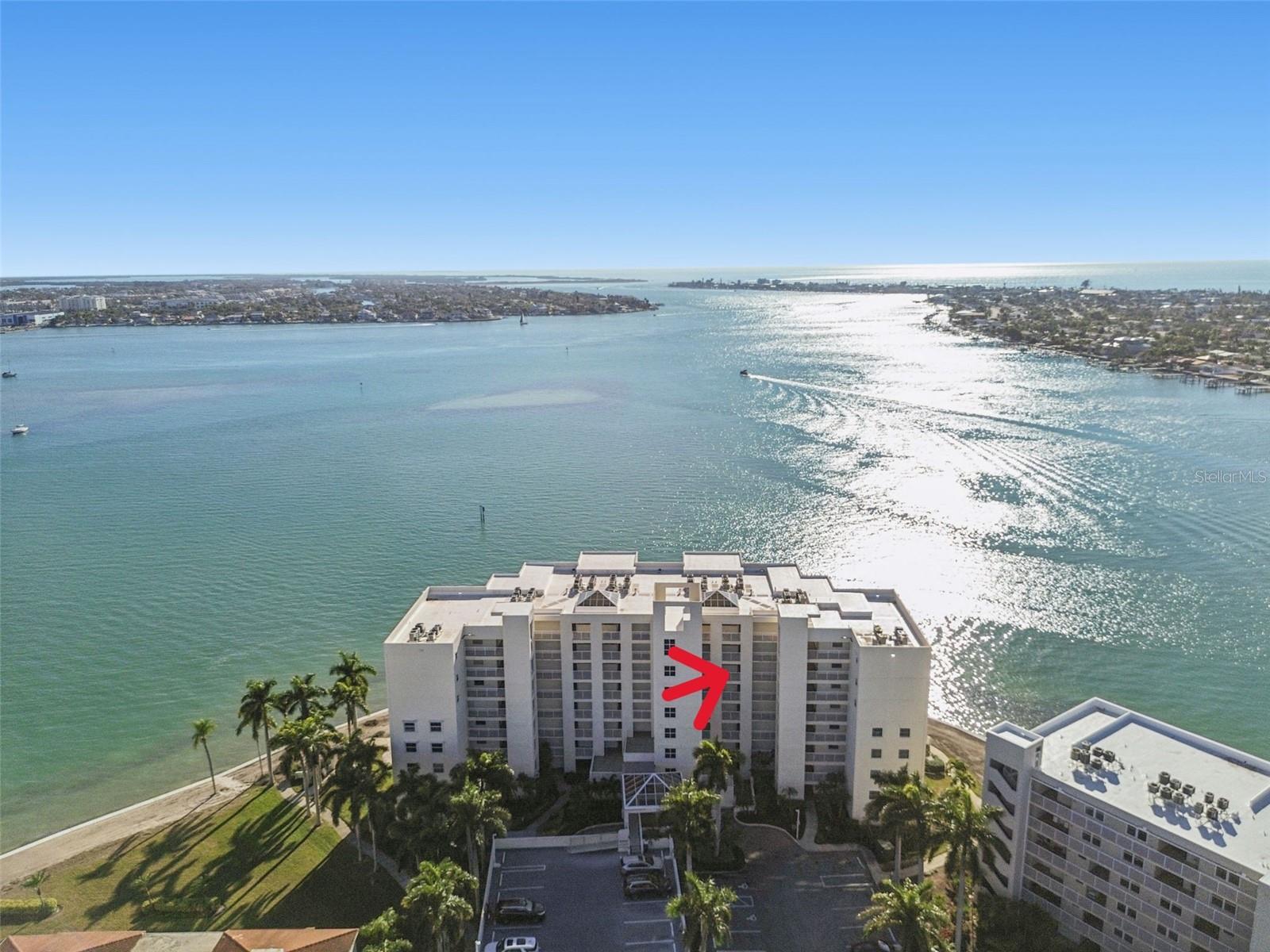 6105 Bahia Del Mar Cir #686 Property Photo 1