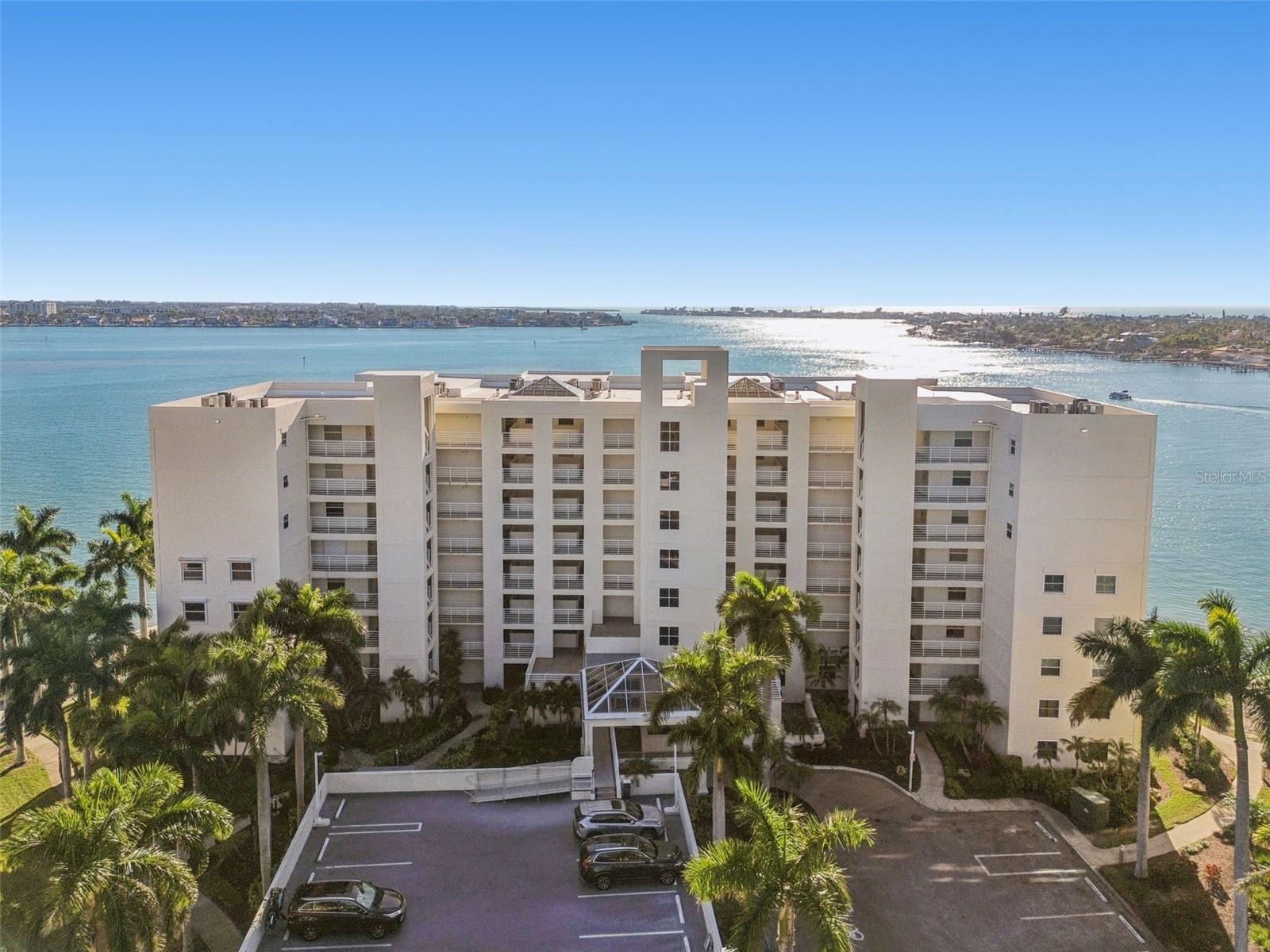 6105 Bahia Del Mar Cir #686 Property Photo 2