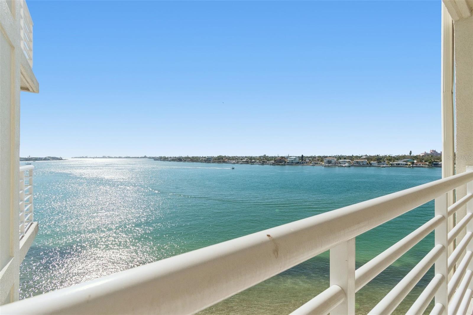 6105 Bahia Del Mar Cir #686 Property Photo 7