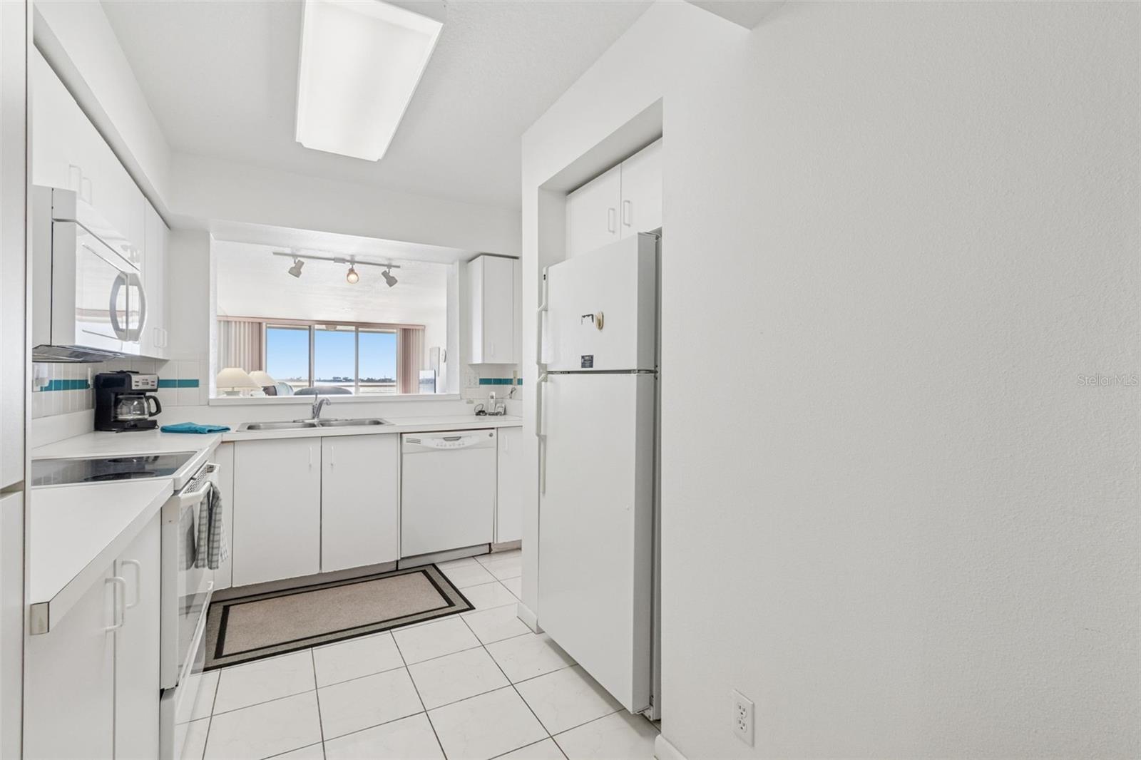 6105 Bahia Del Mar Cir #686 Property Photo 15
