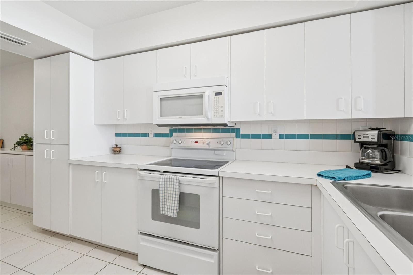 6105 Bahia Del Mar Cir #686 Property Photo 16