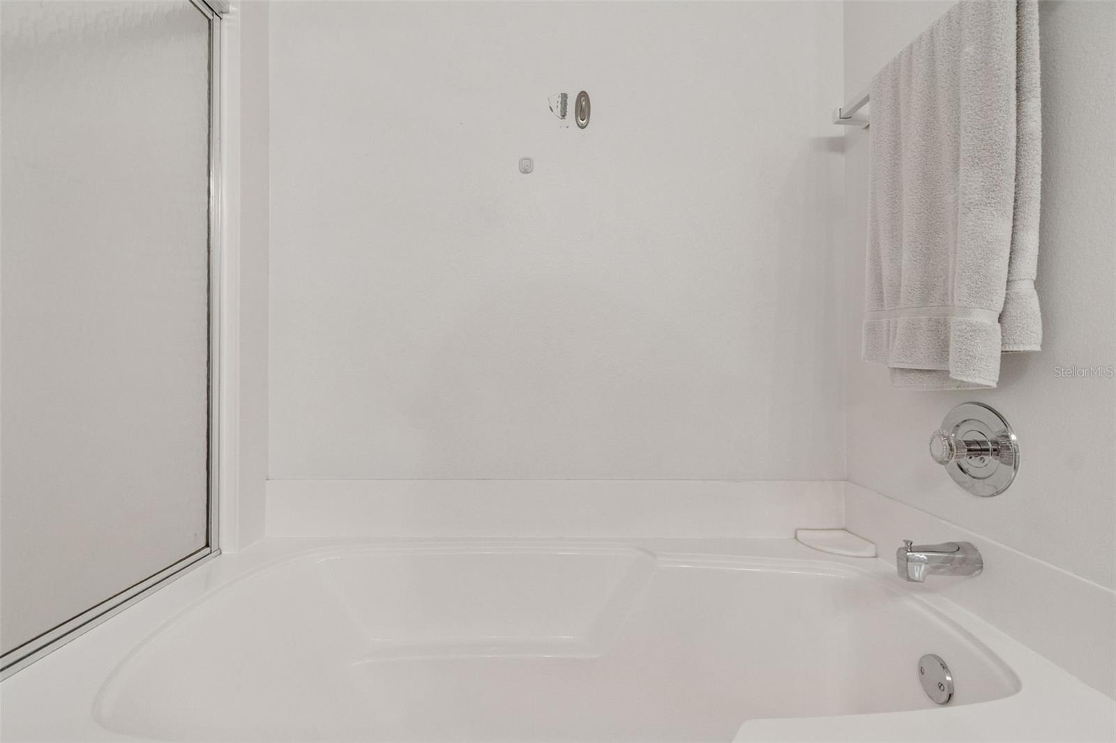 6105 Bahia Del Mar Cir #686 Property Photo 25