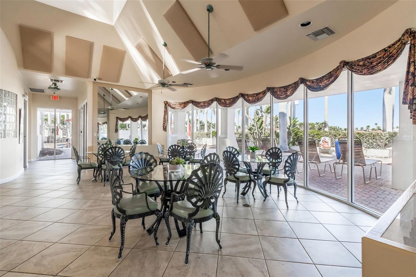 6105 Bahia Del Mar Cir #686 Property Photo 33