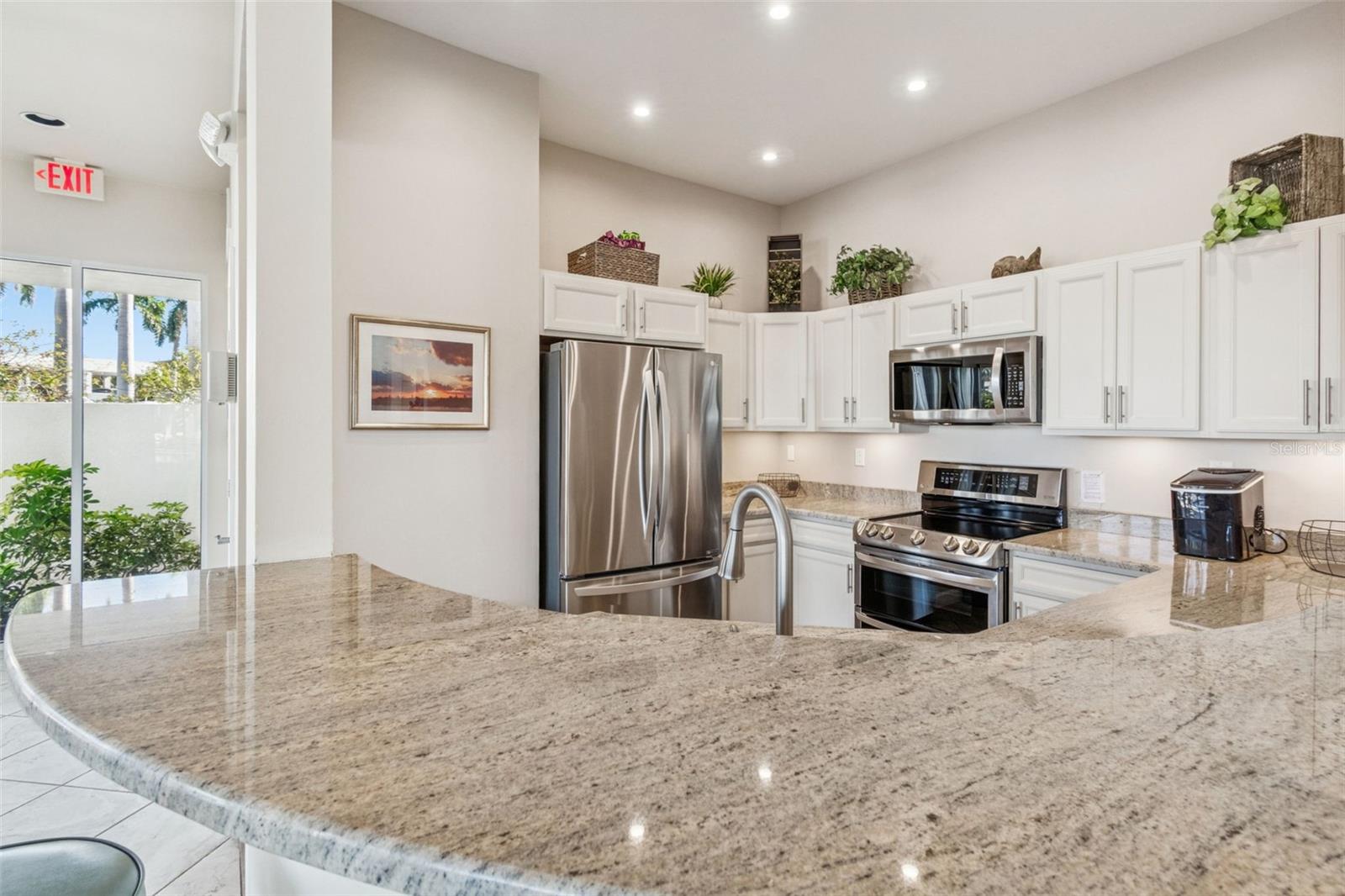 6105 Bahia Del Mar Cir #686 Property Photo 34