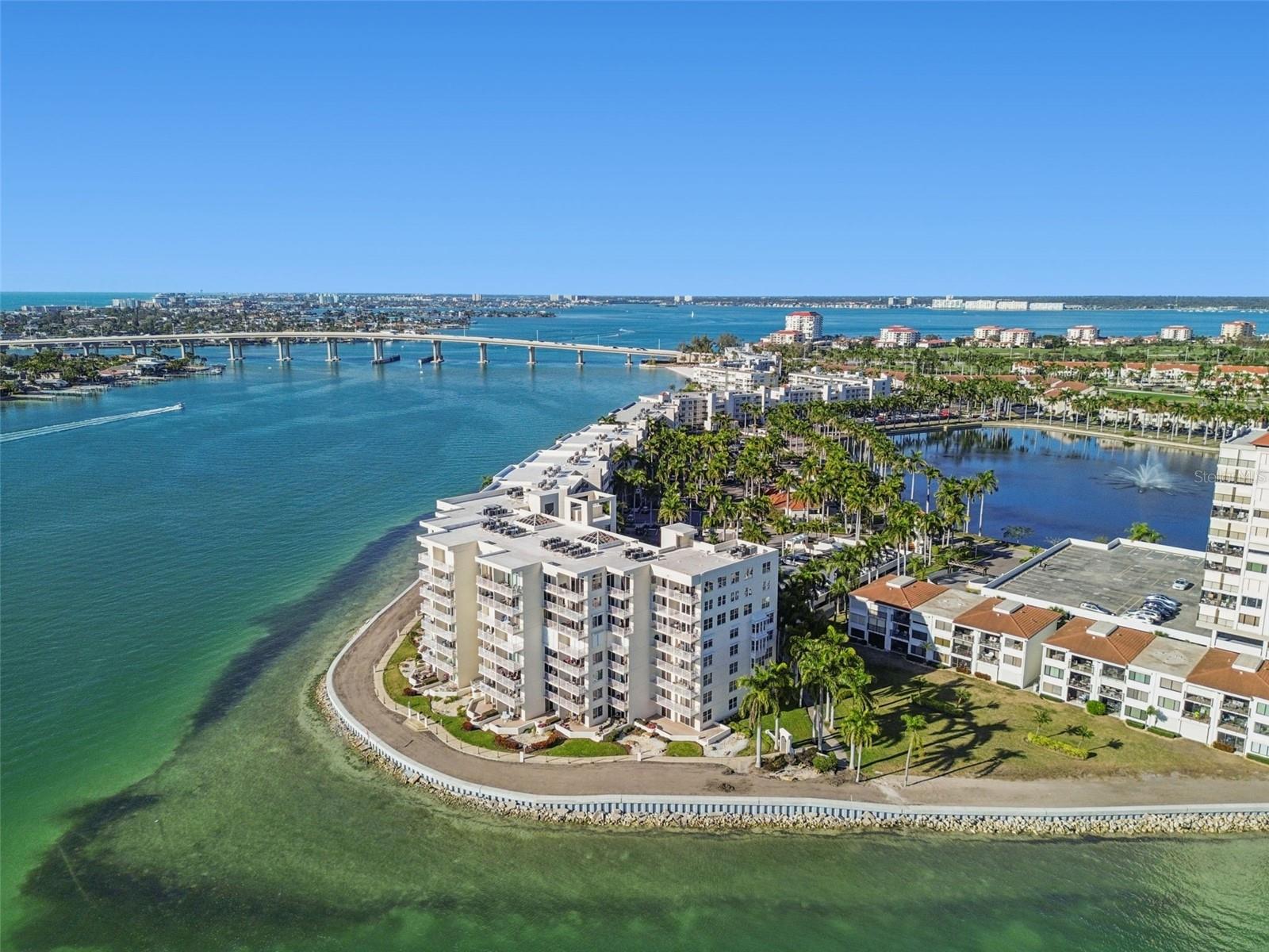 6105 Bahia Del Mar Cir #686 Property Photo 35