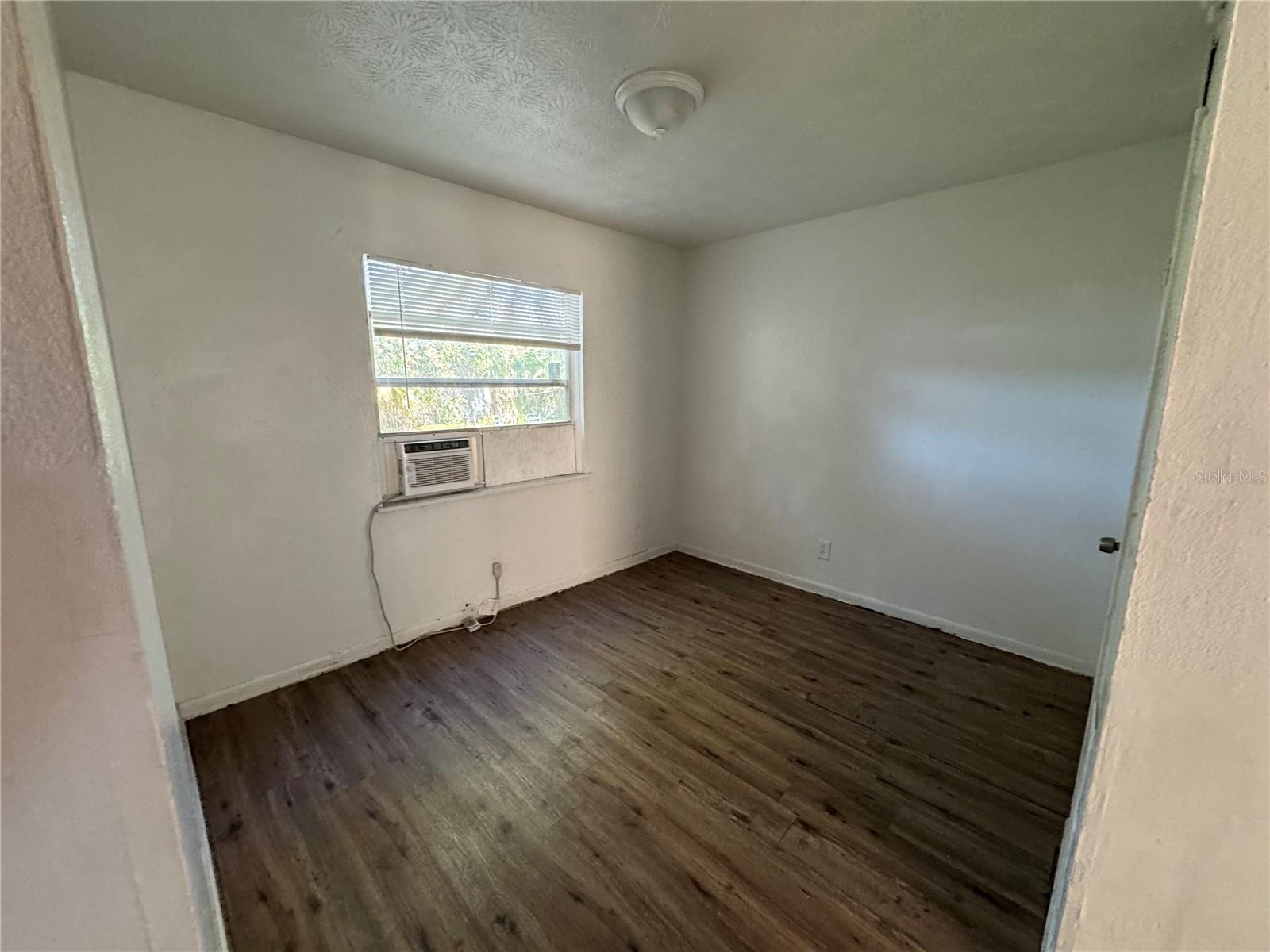 1131 Phelps St Property Photo 6