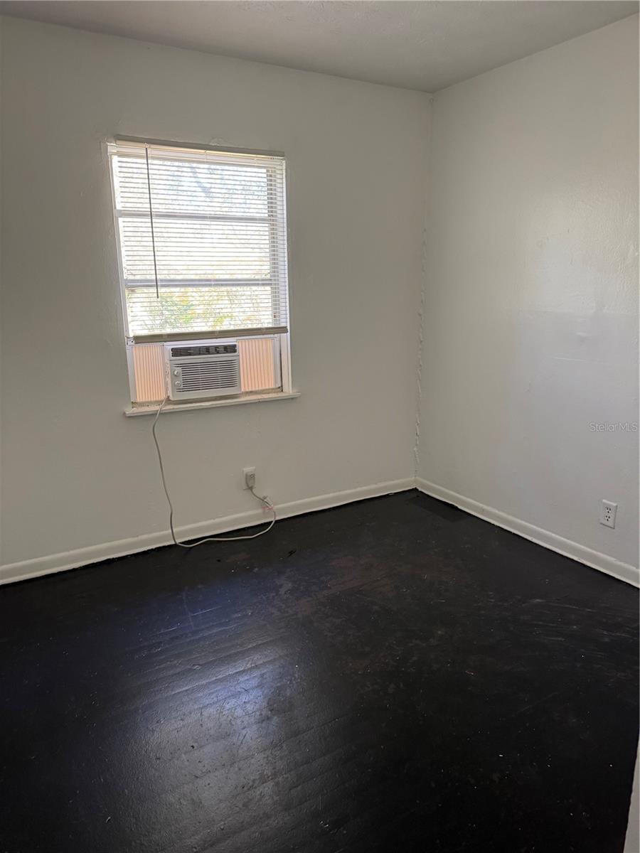 1131 Phelps St Property Photo 8