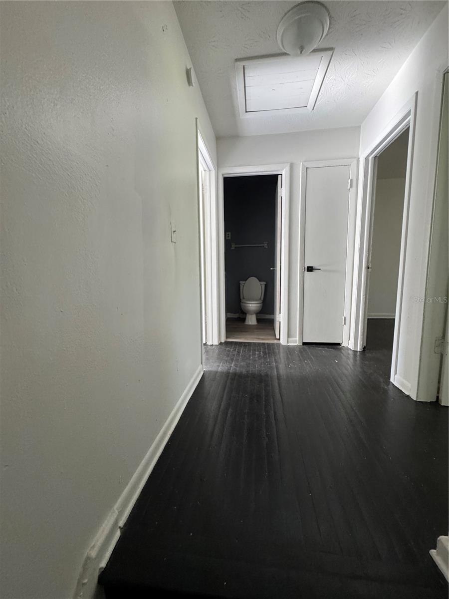1131 Phelps St Property Photo 9