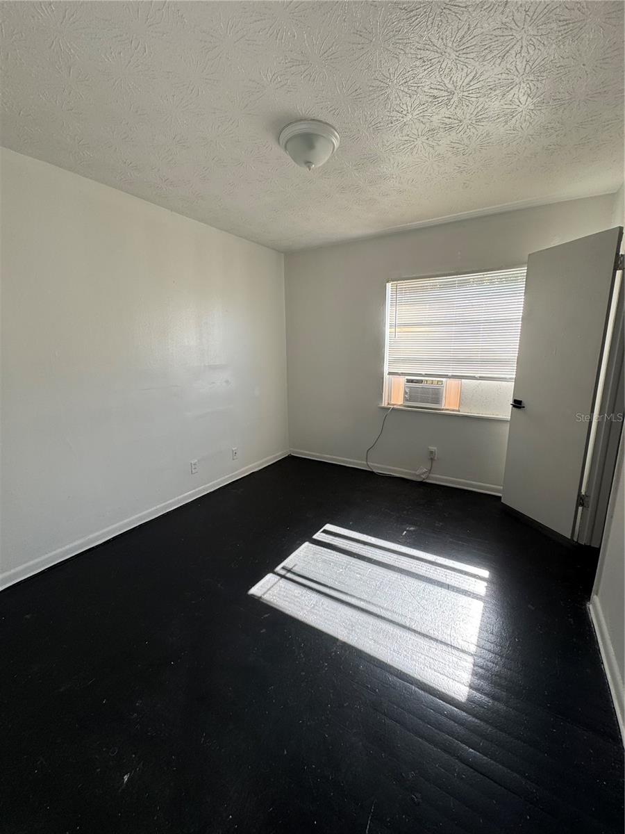 1131 Phelps St Property Photo 10