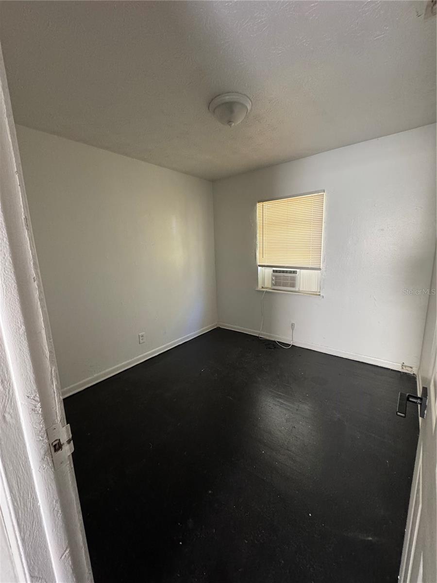 1131 Phelps St Property Photo 12