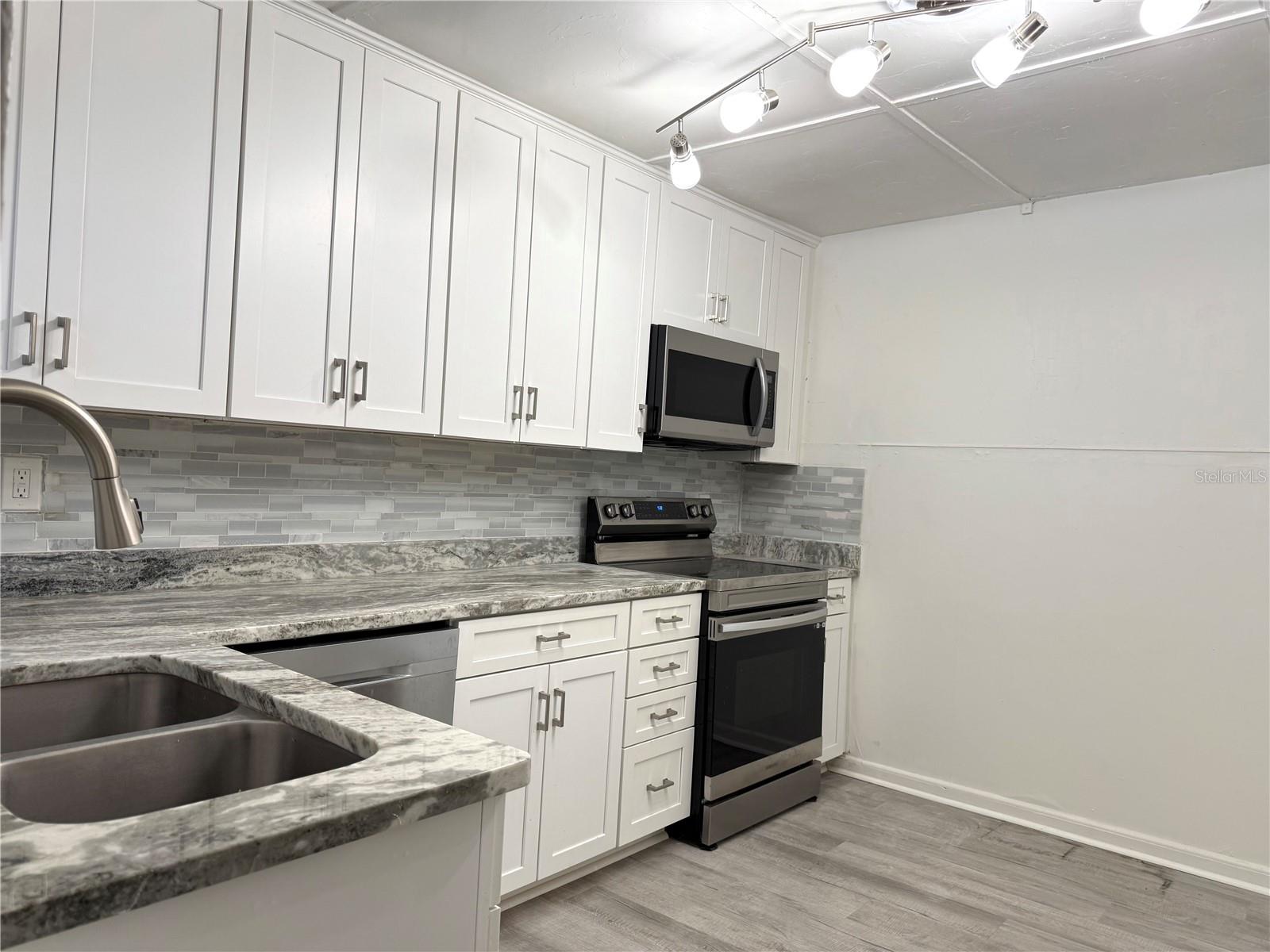 2701 Brookline Ave Property Photo 8