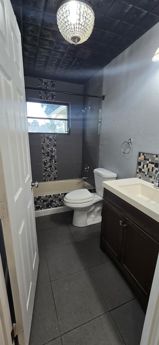 1174 Victoria Ave Property Photo 6