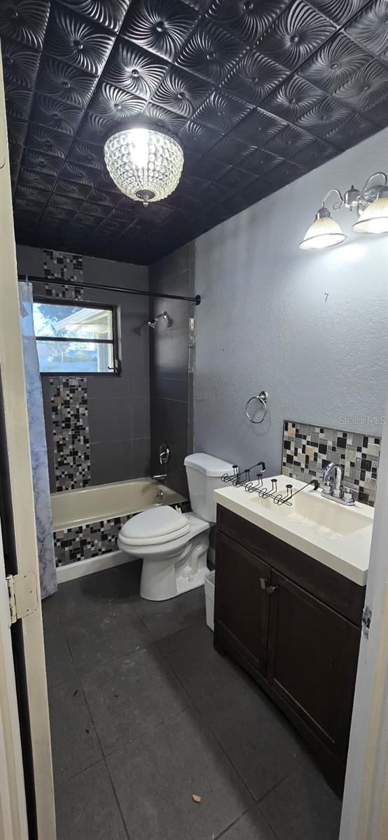 1174 Victoria Ave Property Photo 12
